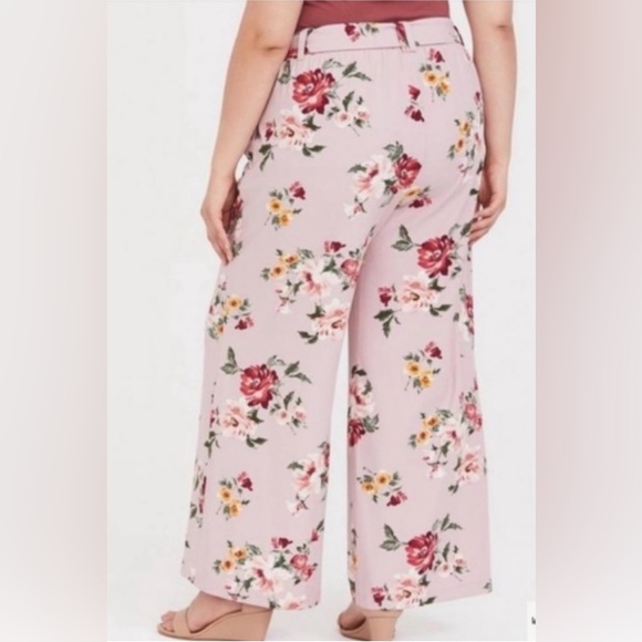 Torrid Lilac Purple Floral Crepe Wide Leg Pant - Picture 3 of 9